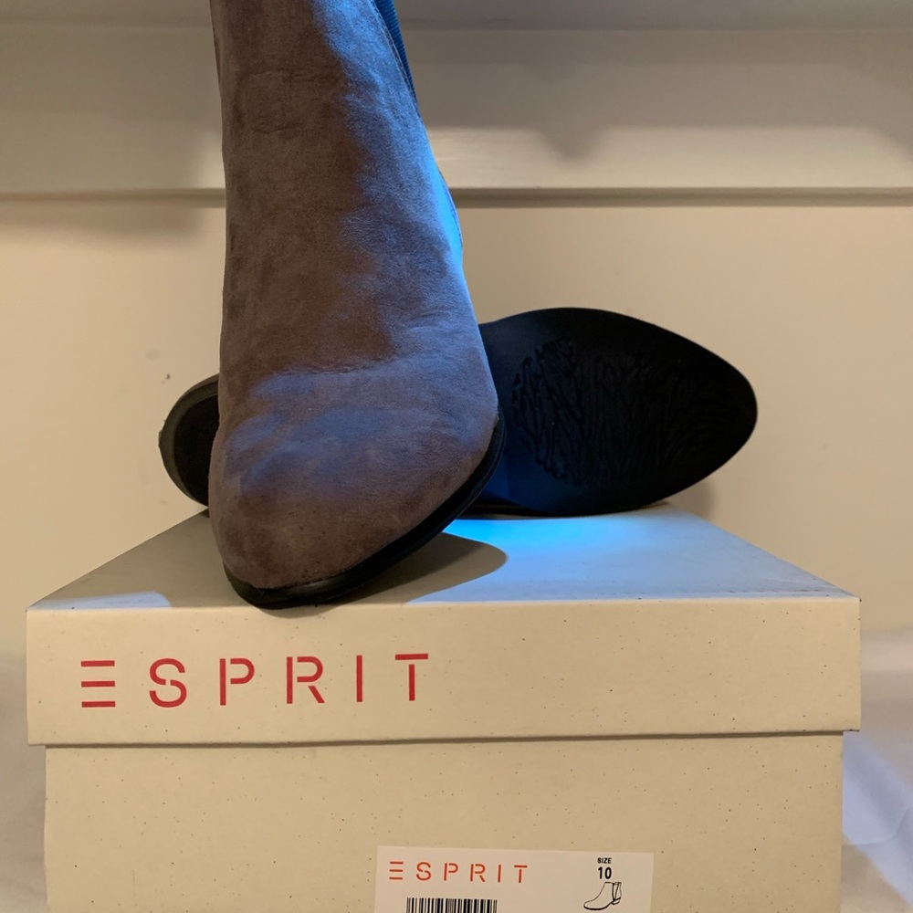 Ladies Gray Suede Boot